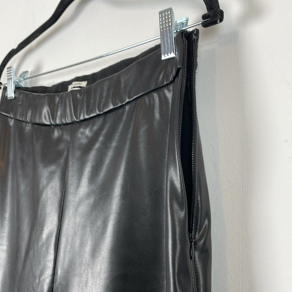 Abercrombie & Fitch Vegan Leather Straight Leg Side Zip Closure Womens M Pants - Picture 4 of 8